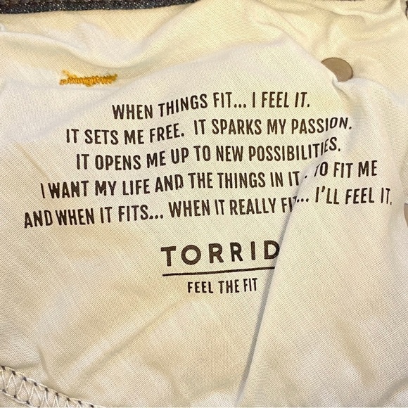 Torrid 20 NWT Boyfriend Straight Jeans Mid Rise Womens Stretch New With Tags - Picture 13 of 16